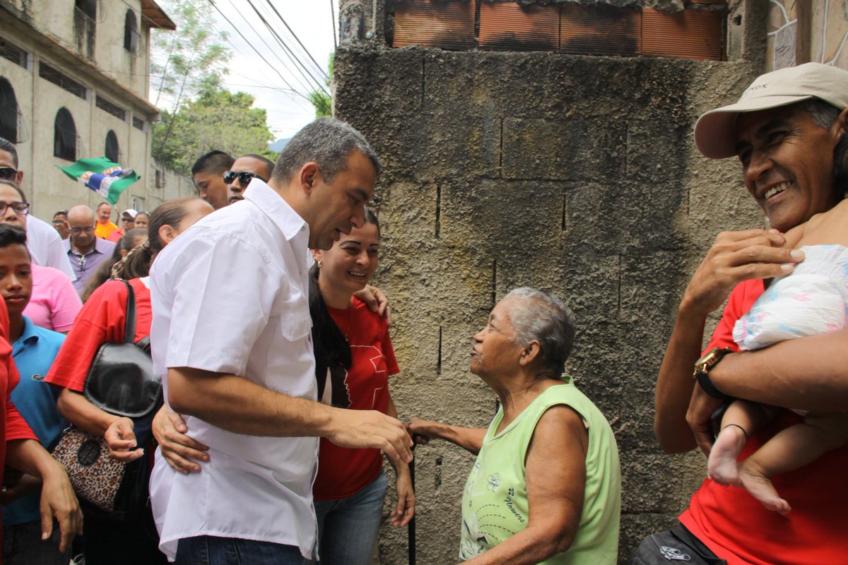 AlcaldePedroB1's tweet photo. ¡Gracias mi gente de Corozal! Juntos seguiremos sumando esfuerzos, seguiremos de la mano con ustedes para lograr la #MaracayBonita que queremos. #GirardotPotencia https://t.co/vujqA7iFy5