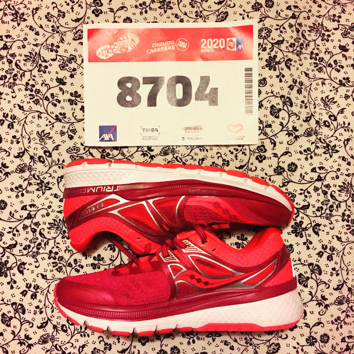 LadyFitnessMAD's tweet photo. Mañana vamos de estreno con las #TriumphISO3! El broder viene de escolta de lujo 👏🏻💪🏼 #PonleFreno2017 #RunYourWorld @SauconySpain https://t.co/PGQFcRwSpY