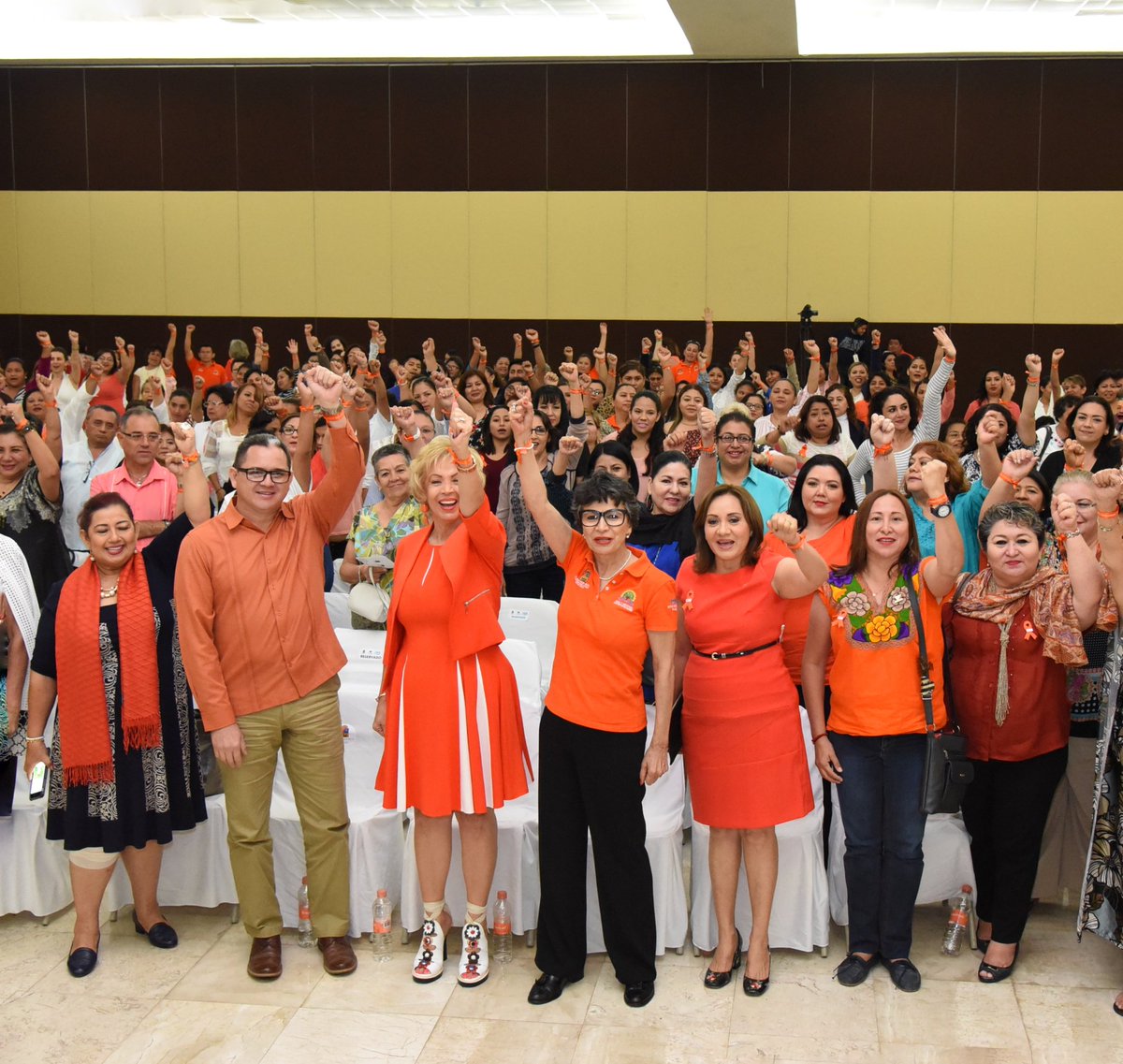 sistemadifopb16's tweet photo. En el marco del Día Internacional de la Eliminación de la Violencia contra las Mujeres, la Sra. Faustina Canul de Torres, Presidenta del Sistema #DIFOPB asistió a la conferencia "Las mujeres también lloran" de Patricia Reyes Espindola organizado por el @IQMujer https://t.co/is5gCBL9Se