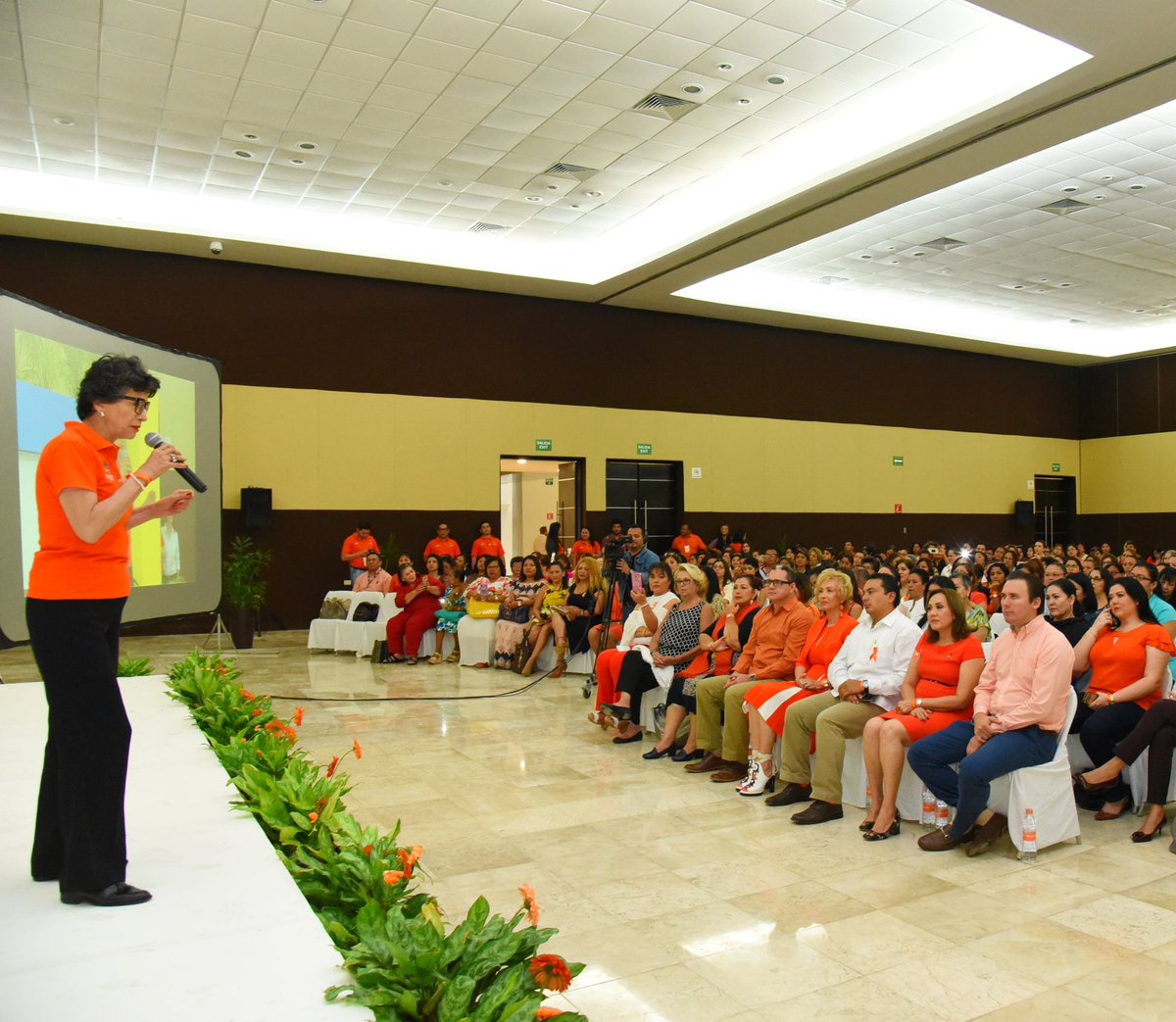 sistemadifopb16's tweet photo. En el marco del Día Internacional de la Eliminación de la Violencia contra las Mujeres, la Sra. Faustina Canul de Torres, Presidenta del Sistema #DIFOPB asistió a la conferencia "Las mujeres también lloran" de Patricia Reyes Espindola organizado por el @IQMujer https://t.co/is5gCBL9Se