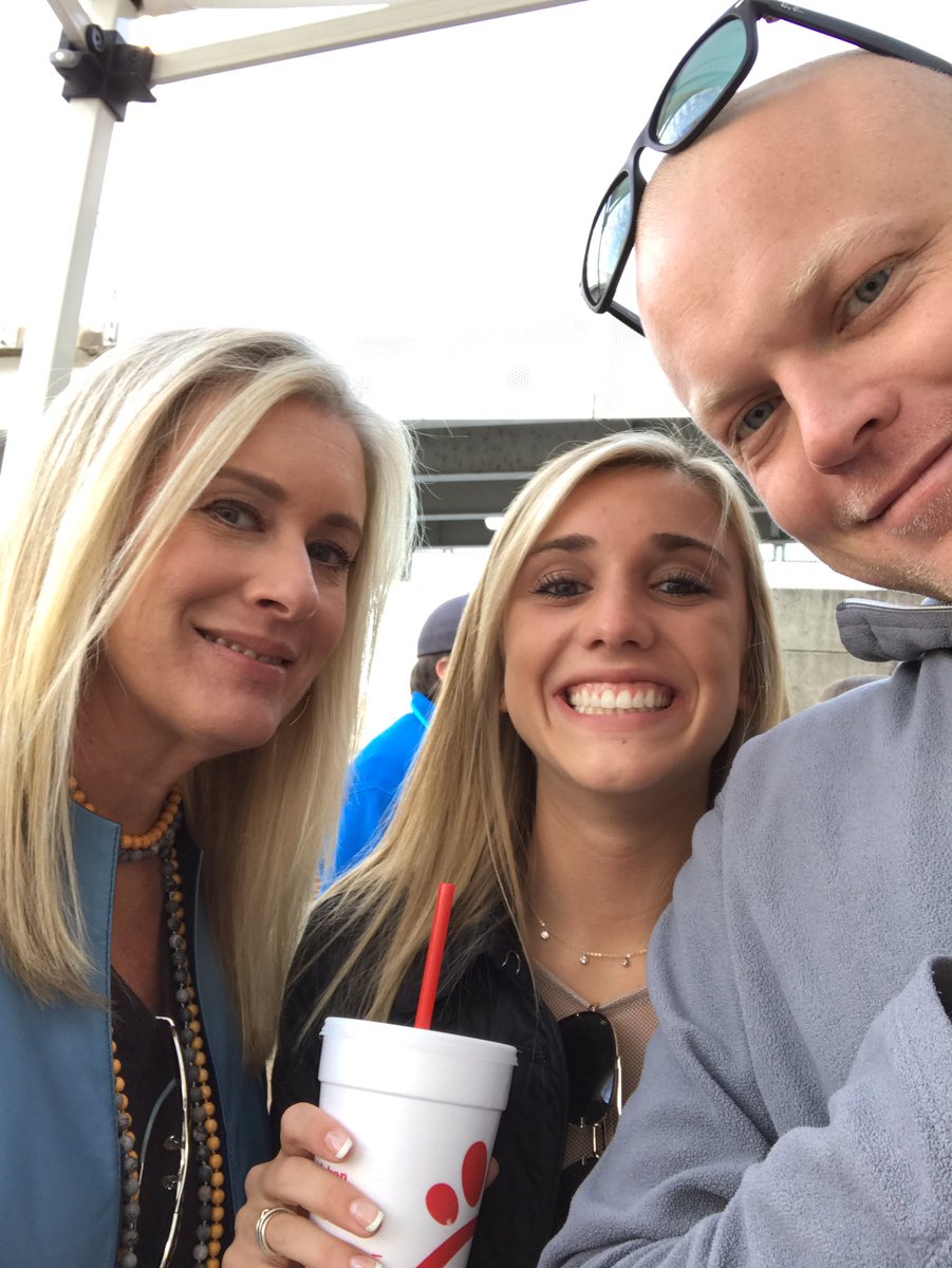 zdutton13's tweet photo. We miss you @MW55 @GraceWall1 https://t.co/nZhyPrFUVY
