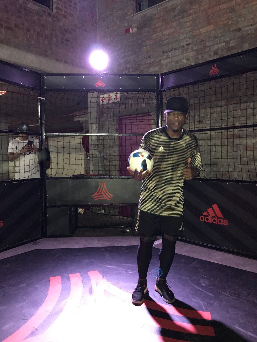charlesroff's tweet photo. The Panna King 👑 @KhristoJuggler #FivesStreetPopUp #Predator #HereToCreate @FivesStreet @adidasZA https://t.co/BhAbxi8Q5H
