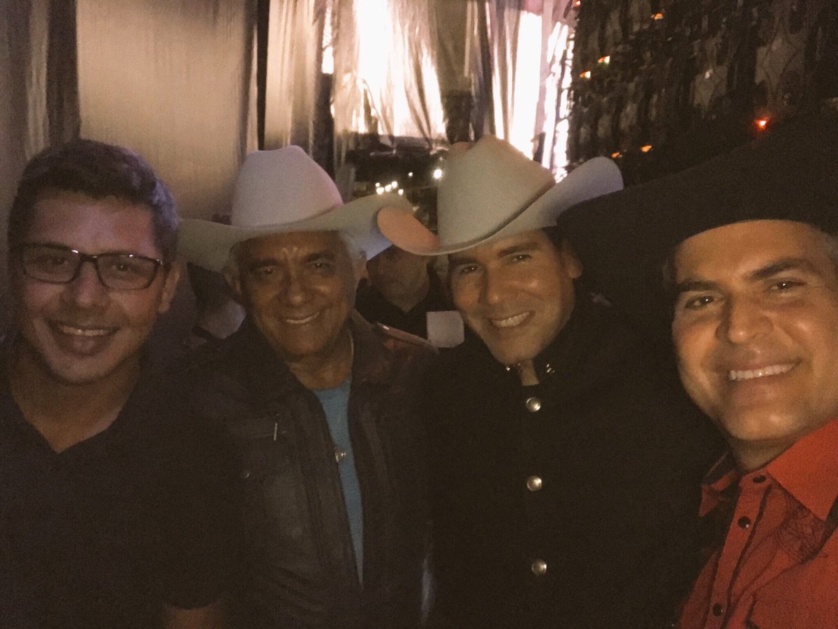 vwinstonv's tweet photo. Allá vamos #CorazonLlaneroGuarico 🇻🇪 haciendo historia con una movilización sin precedentes recorriendo el territorio nacional. Celebrando la Navidad y la anhelada Paz en nuestra Patria Bendita. https://t.co/6IVKptSC5C