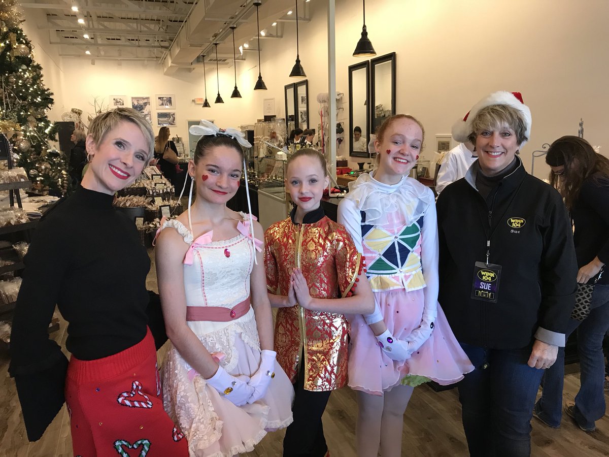 PARegBallet's tweet photo. Sweet joy! Thanks for inviting us @macrischoc @WSPlazaPA for your #ShopSmallCrawl & #NutcrackerPRB Preview. We had such a sweet morning helping to kick it off! https://t.co/ilCLsUBqvP