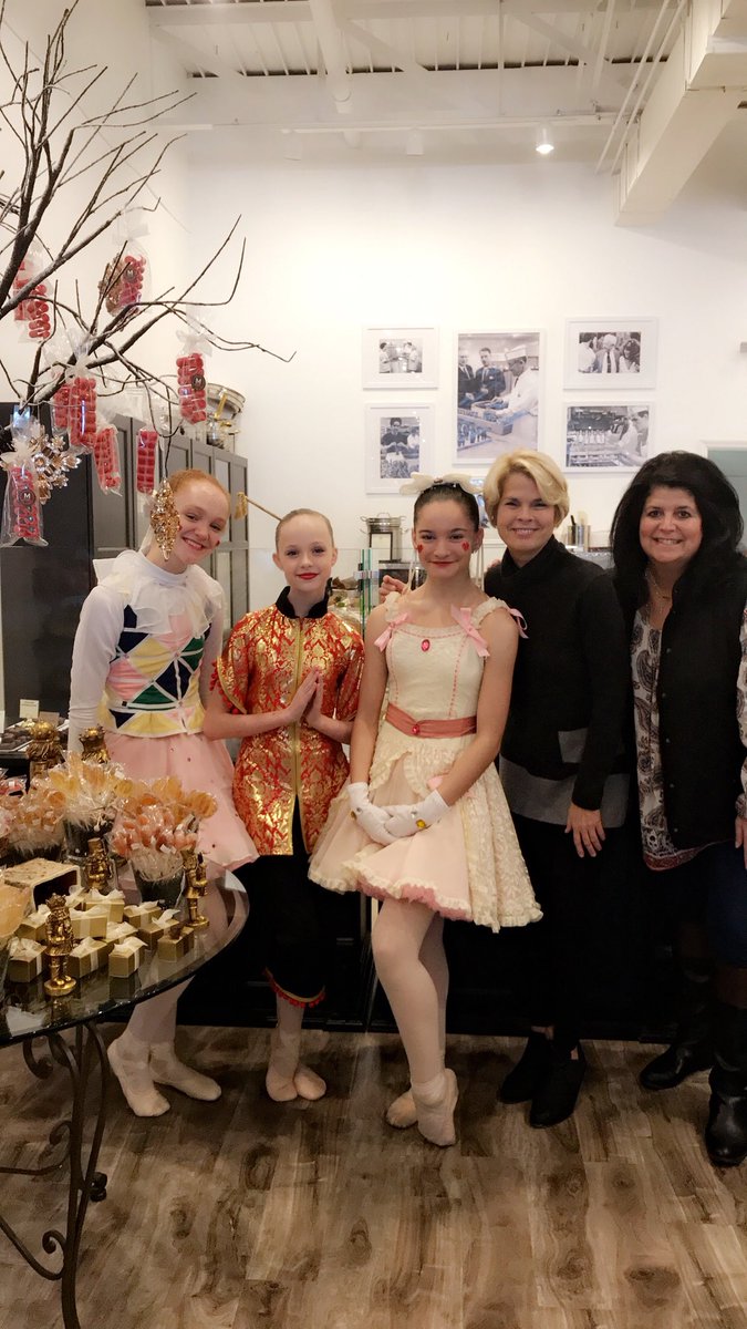 PARegBallet's tweet photo. Sweet joy! Thanks for inviting us @macrischoc @WSPlazaPA for your #ShopSmallCrawl & #NutcrackerPRB Preview. We had such a sweet morning helping to kick it off! https://t.co/ilCLsUBqvP