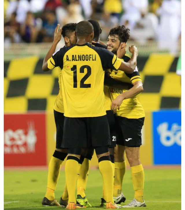 Almuayad77's tweet photo. اصفر عنيد عن الصدارة لا يحيد 💛😻
#متصدر_لاتكلمنيه https://t.co/HnwN8go2ON