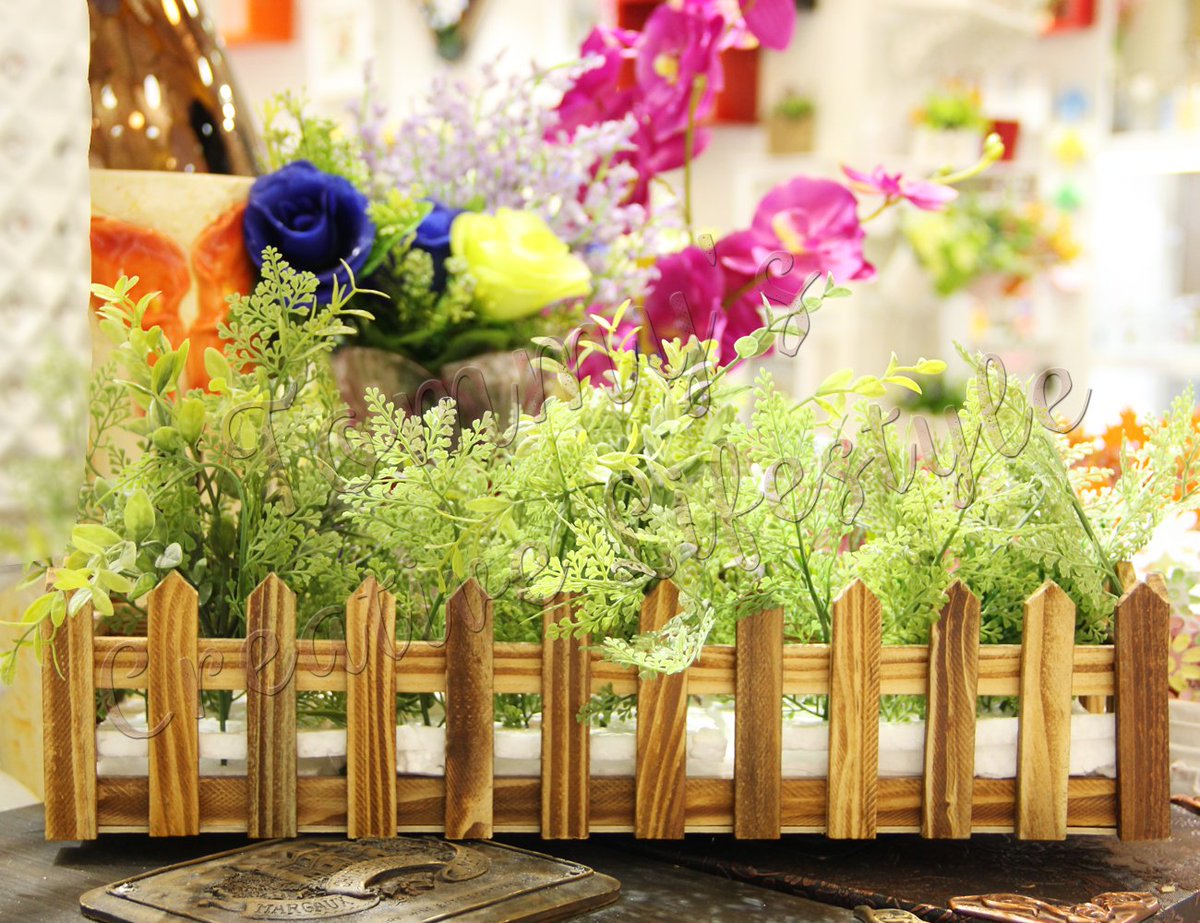 Tommyscreative's tweet photo. Classic fence-shaped wooden flower base @Tommyscreative GlobalVillageChinaPavilionShop152! @globalvillageuae #globalvillage #globalvillageuae #globalvillagedubai #globalvillage2017 #season22 #comeexperiencetheworld #tommyscreativelifestyle #mydubai #dubai #dubaitag  #uae #mydxb https://t.co/86YPoqlMis