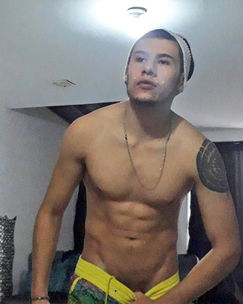 RandyGybson's tweet photo. Moments before go on line @chaturbate https://t.co/1JdwdiNghR find with this link website #chaturabate #guy #camguy #camguys #boy #camboys #broadcast https://t.co/6sG2pG5Bgt