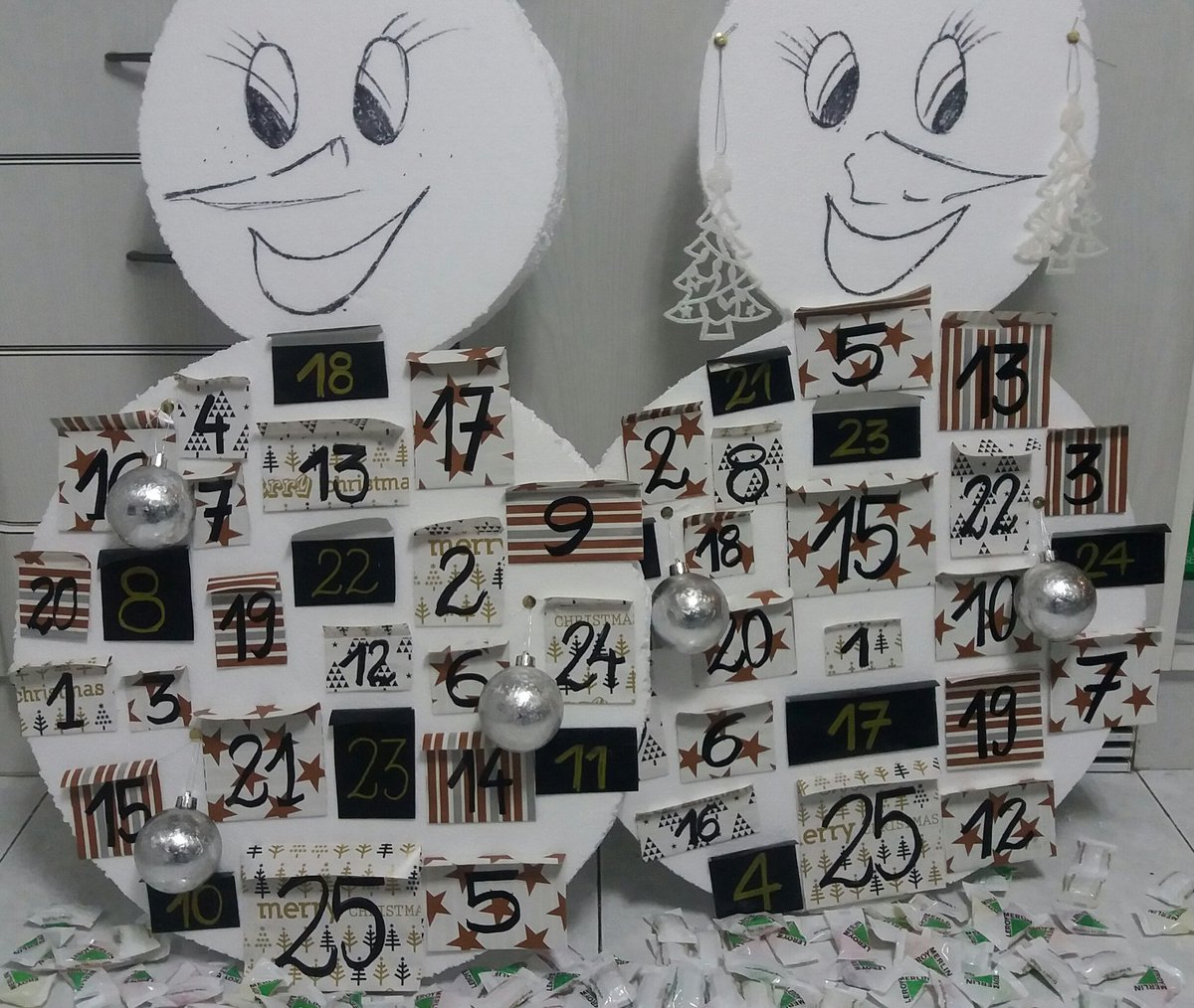 Olaiapl's tweet photo. Os presentamos a Leroy y a Merlin!!! jajaja #TalleresLeroyMerlin Equipo navideño!!!! https://t.co/XJk91oXsSy