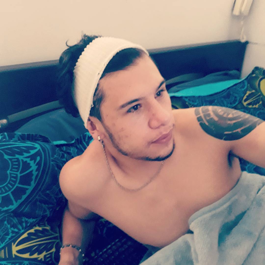 AustinRaynolds's tweet photo. Moments before go online @CamModelsSM @StreamateModels @StreamateFan https://t.co/gGZpOS1JtB