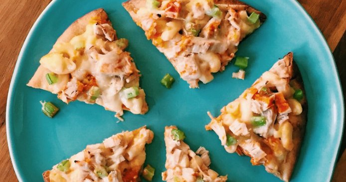 BrendaGedd's tweet photo. Looking for a way to use all the leftovers? Cook up this tasty flatbread with turkey and buffalo sauce #entry - https://t.co/JwnuwP3T29 https://t.co/B4GoOJJ1Gt