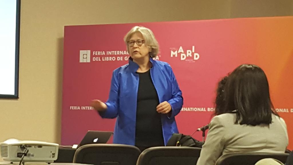 rfchimal's tweet photo. @ChrisDurbanFR nos introduce en las estrategias para conseguir y mantener clientes en el sector de traducciones publicitarias #SJ2017 #FILGuadalajara31 https://t.co/ah9i1sJAmP
