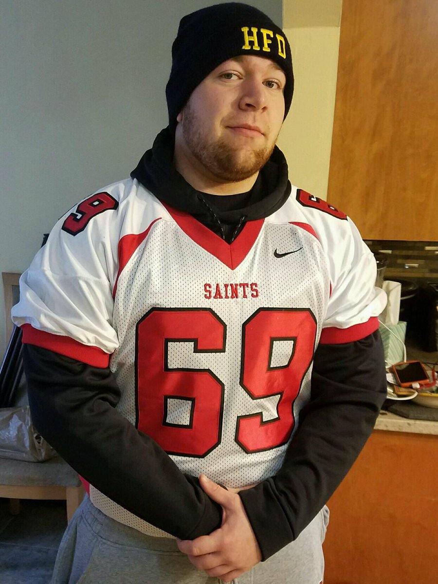 StevenNapp64's tweet photo. Awesome time reliving my high school glory days today #TurkeyBowl2017 #StillChamps #KillerBees #Herkfoot #RollSLU https://t.co/MJRIjbD4xf