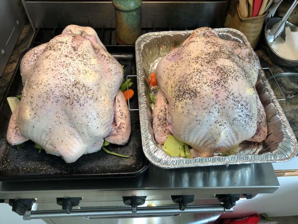 cheryl91326's tweet photo. #ShowMeYourBird
2 twenty pounders, one on the grill the other in the oven!! https://t.co/0XHA1ZR3Gd