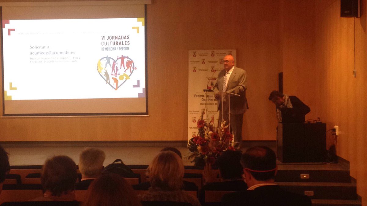 Presentes en las VI Jornadas de <a href="/Acumede4/">Acumede</a> hablando sobre las últimas tendencias en la recuperación del LCA #fisioterapia #lesiones #trabajoenequipo