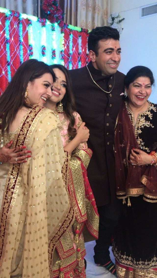 Hansika_ismine's tweet photo. Congratulations Bhaiya #PrashanthMotwani &amp; the beautiful #Rashmi on your engagement 🎉💞 
Wishing you both an eternity of love and happiness together🖤🎊❤️ @ihansika ! #rokaday https://t.co/EIVoPaqDEZ