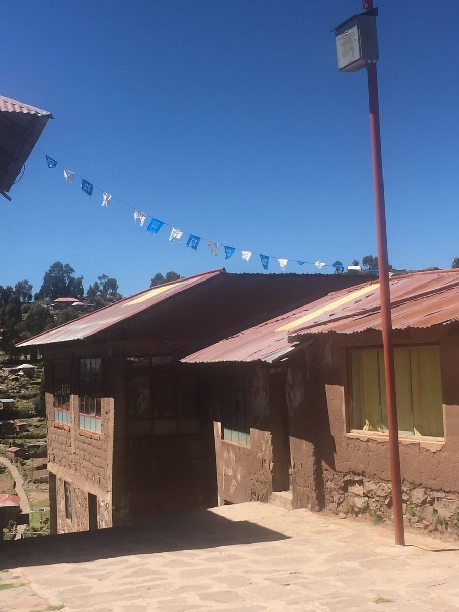 Jok4567O's tweet photo. The locals getting behind @KnocknagreeGAA  for Munster #laketiticaca https://t.co/UFoO3Hpoi9
