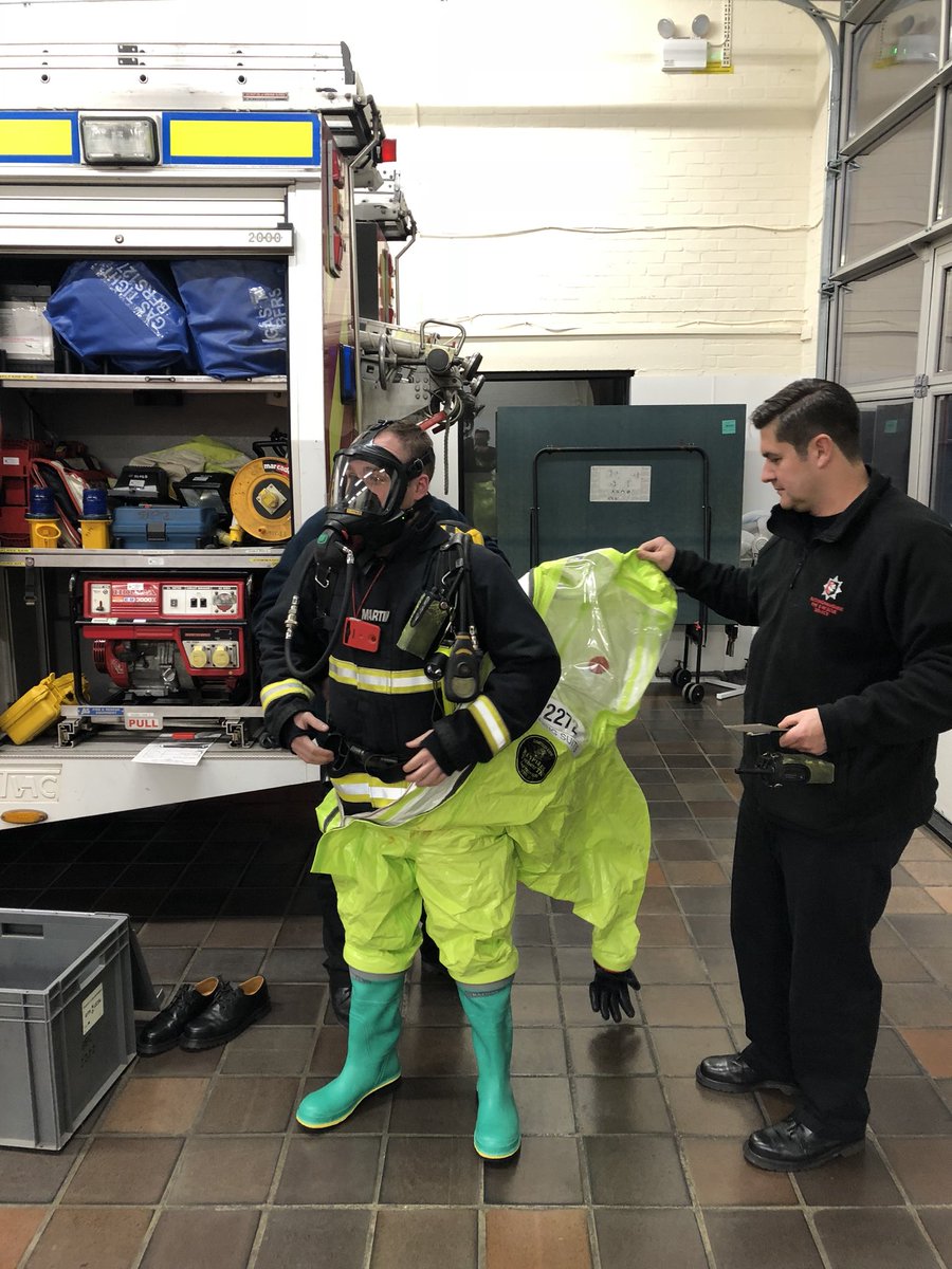 Beafirestation's tweet photo. This evening White Watch continued their Chemical response training to ensure we are ready for any type of incident. #keepingyousafe 👽 https://t.co/aNJzwt1CjO