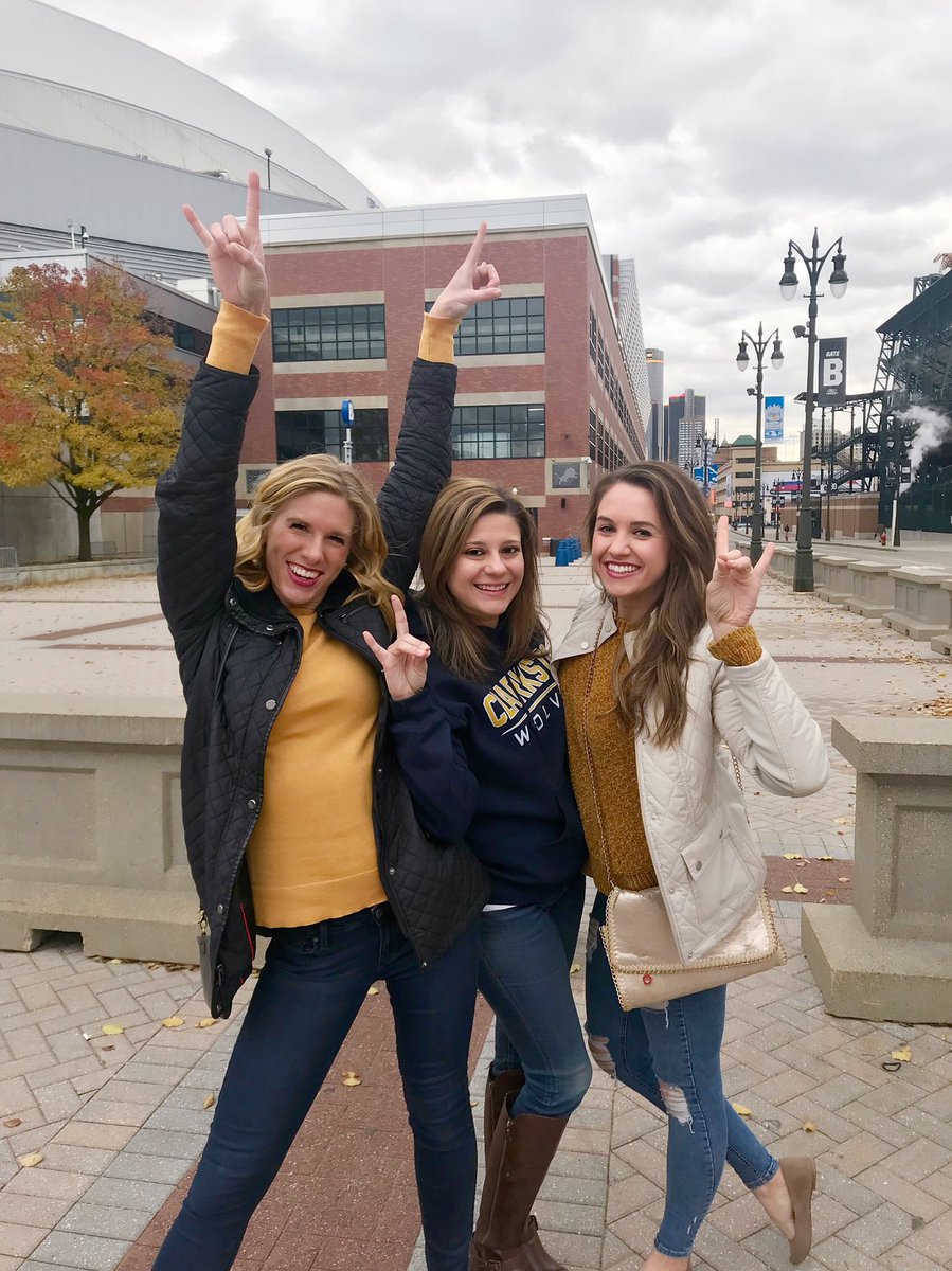 alex_wolak's tweet photo. Wolves up π€πΌ#football #cerocks https://t.co/6EuK4LM8di