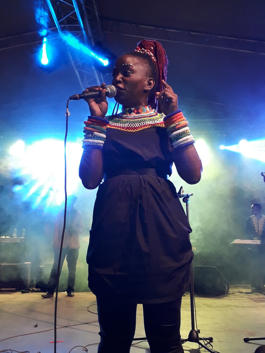 Chano8Mag's tweet photo. @Sandra_Suubi performing her #TogwaamuSuubi tune at #MilegeMusicFest2017. @933kfm @106_1Jazzfm @MilegeAfroJazz see her. https://t.co/rnGPblm3FN