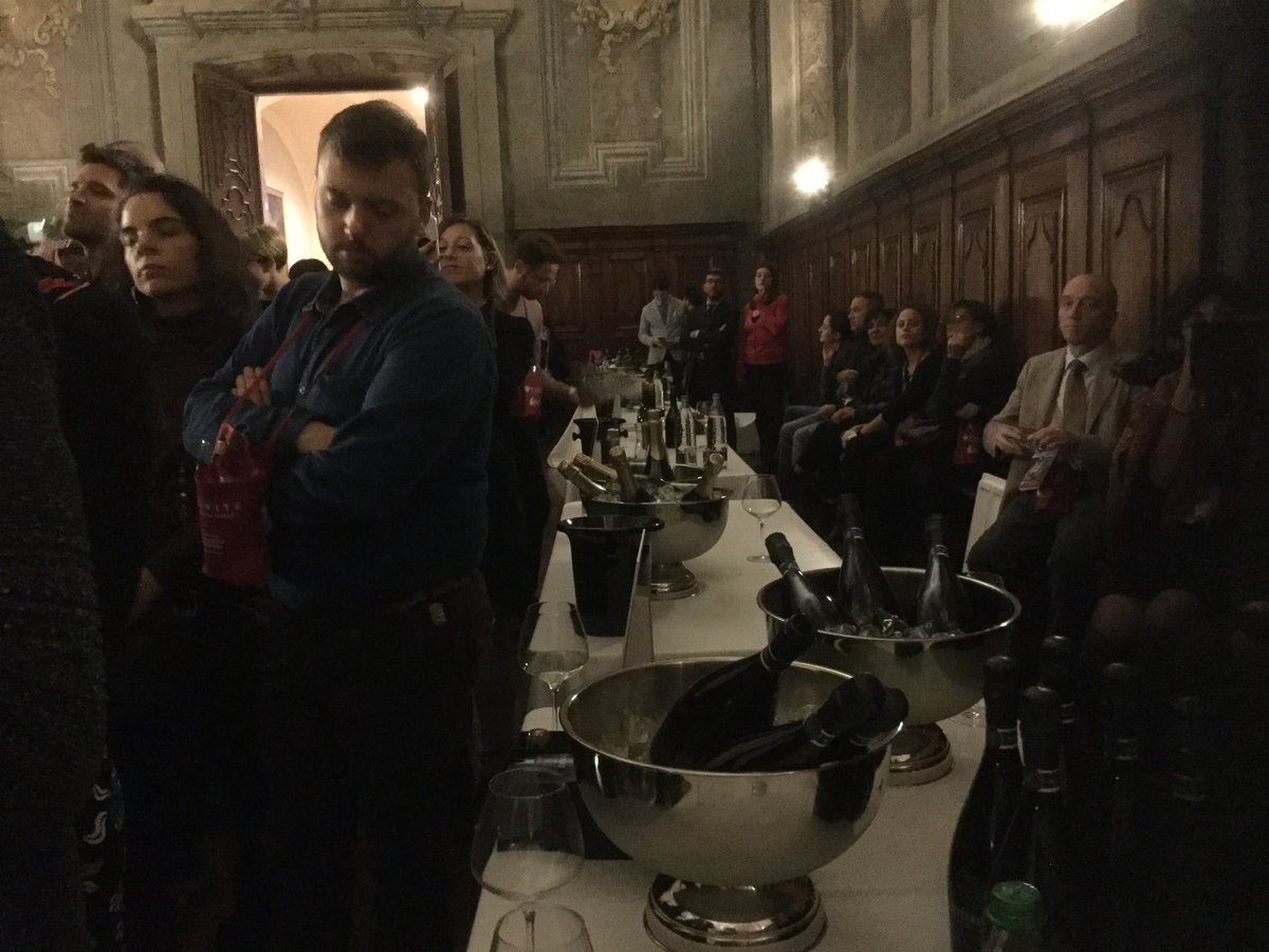 Confcooperative (@confcooperativ1) on Twitter photo #TreBicchieri <a href="/ilGamberoRosso/">Gambero Rosso</a> riconoscimenti a 27 vini cooperativi che sono il 60% del vino italiano, oltre 1/3 dell’export grazie a 148000 soci produttori. Se ne parla a <a href="/ViviteMilano/">Vivite Festival del vino cooperativo</a> dove il vino parla la lingua di tutti <a href="/MercuriGiorgio/">Giorgio Mercuri</a> <a href="/Ruenza1/">Ruenza Santandrea</a> <a href="/CooperativeAgro/">CooperativeAgro</a> <a href="/ItaCooperativa/">Italia Cooperativa</a> #TreBicchieri <a href="/ilGamberoRosso/">Gambero Rosso</a> riconoscimenti a 27 vini cooperativi che sono il 60% del vino italiano, oltre 1/3 dell’export grazie a 148000 soci produttori. Se ne parla a <a href="/ViviteMilano/">Vivite Festival del vino cooperativo</a> dove il vino parla la lingua di tutti <a href="/MercuriGiorgio/">Giorgio Mercuri</a> <a href="/Ruenza1/">Ruenza Santandrea</a> <a href="/CooperativeAgro/">CooperativeAgro</a> <a href="/ItaCooperativa/">Italia Cooperativa</a>