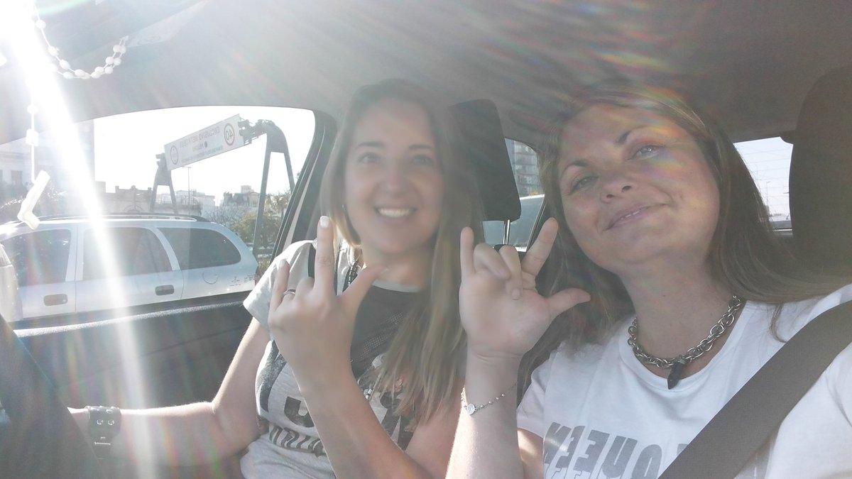 hello_soyVivi's tweet photo. Rumbo al @teatrogranrex a ver a la genia de @valerialynch con mi amiga Daniela, preparate Dany xq te hago valeriana a full jaja #ExplotaElRex  con #ExtrañaDamaDelRock 🎷🎸🎶👸💕 🔥🔥🔥🔥 https://t.co/aGOgEgEfC9