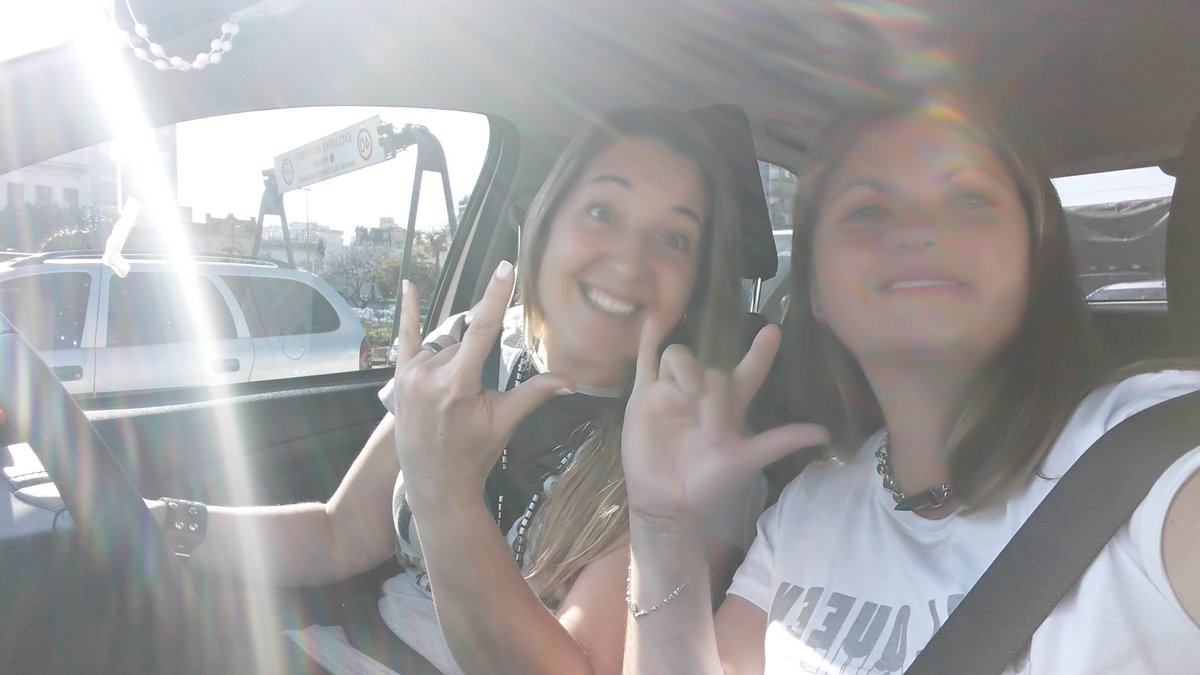 hello_soyVivi's tweet photo. Rumbo al @teatrogranrex a ver a la genia de @valerialynch con mi amiga Daniela, preparate Dany xq te hago valeriana a full jaja #ExplotaElRex  con #ExtrañaDamaDelRock 🎷🎸🎶👸💕 🔥🔥🔥🔥 https://t.co/aGOgEgEfC9