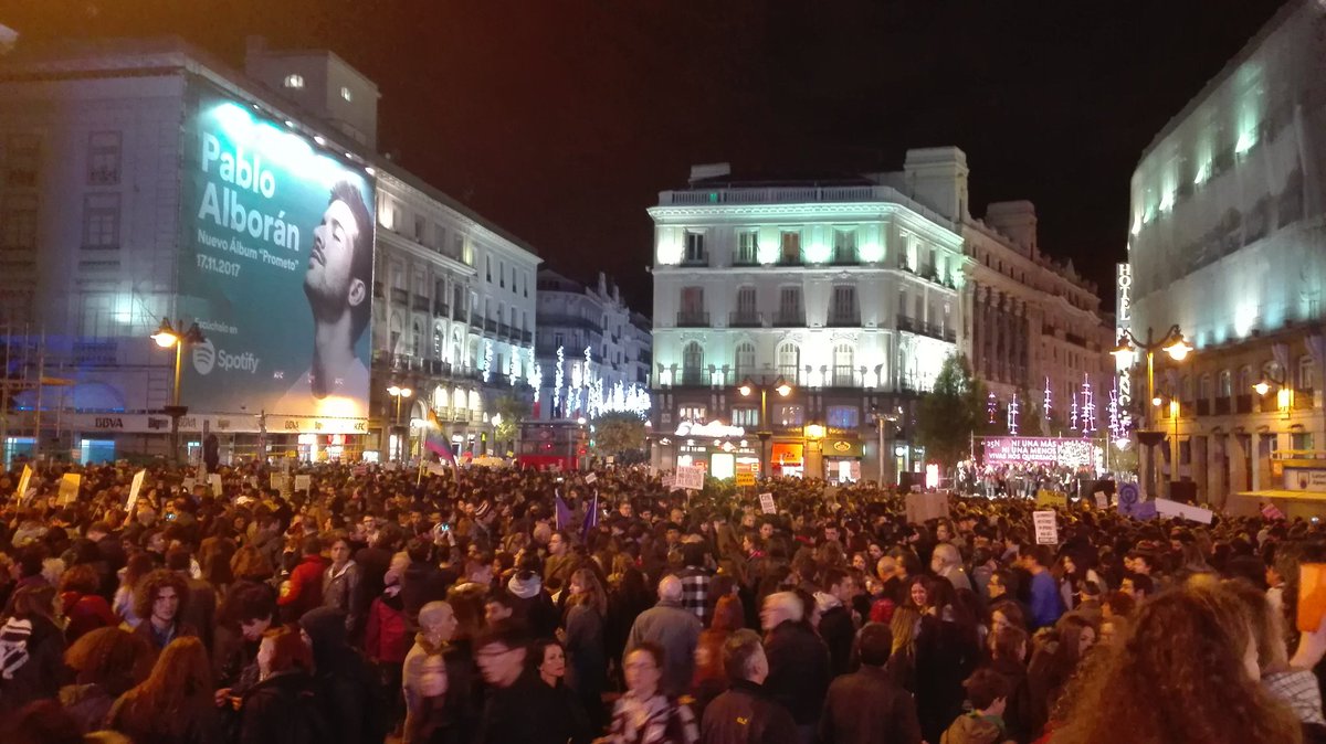 Decine di migliaia di donne e uomini nelle strade di Madrid.
Vivas nos queremos.
¡Que viva la lucha de las mujeres!
#NonUnaDiMeno
