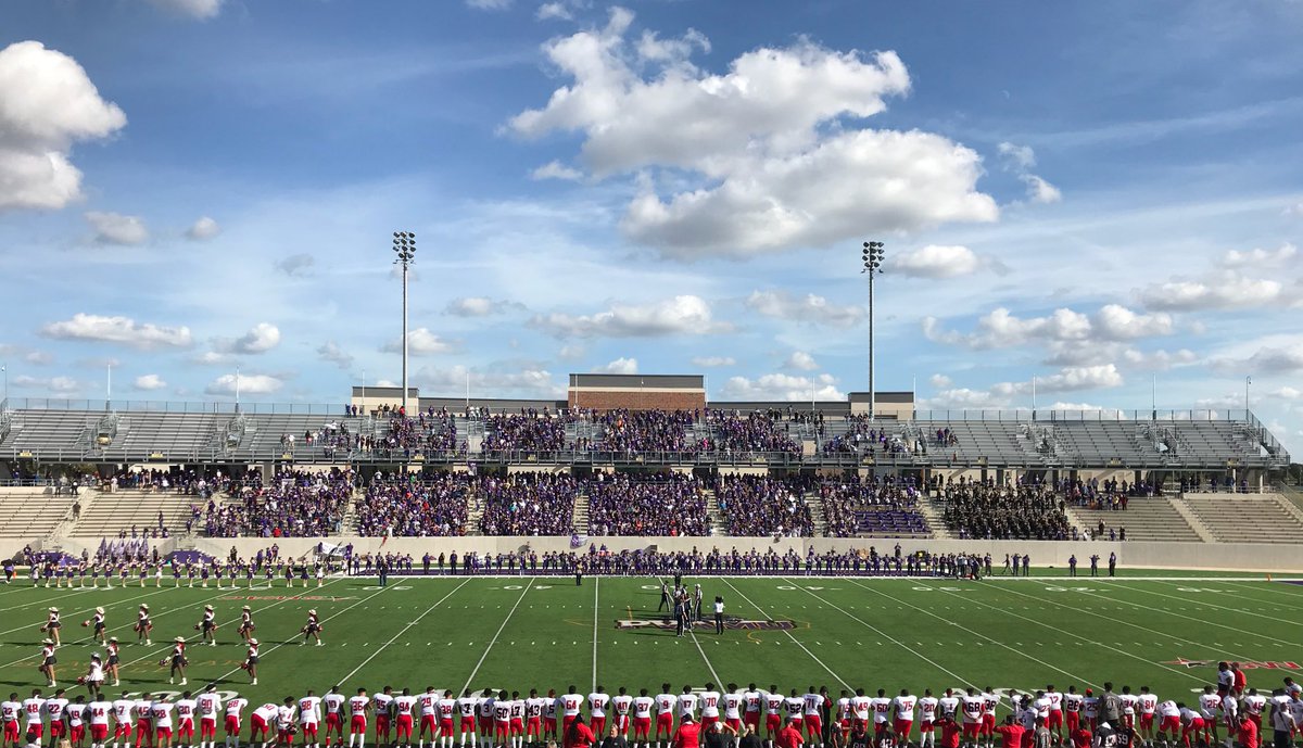 IAMSMTX's tweet photo. @SanMarcosCISD Rattler Football - playoffs #smtx #RattlerNation #rattlerpride @PVAMU #TexasFootball https://t.co/5hB9lLxcYa
