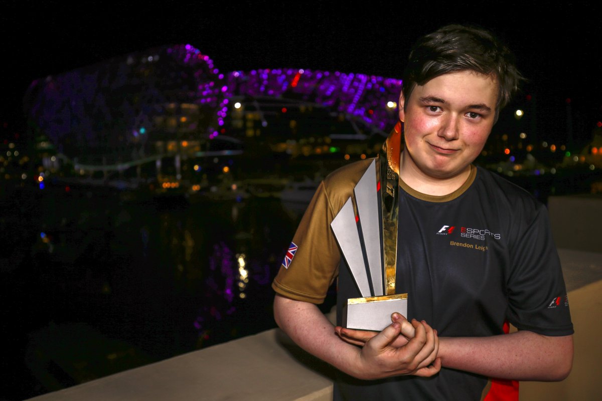 F1's tweet photo. There was drama to the very last lap on the final day of the 2017 #F1Esports Series Grand Final

REVIEW >> https://t.co/itCbSv2Nq5 

@Formula1game @Gfinity https://t.co/2EgITXPYIT