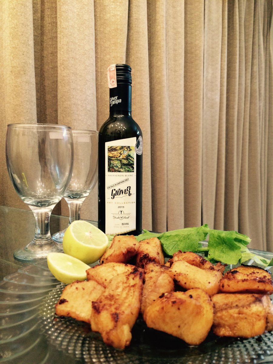Alishabajaj1988's tweet photo. While People Fulfilled Their Black Friday Wishlists, I Had A Bellyful Of Fish. Furp! Oops! 😍🥂 #FishFry #SauvignonBlanc #WineAndFish #SmallBusinessSaturday #ThanksgivingWeekend https://t.co/rAWsByT2m7