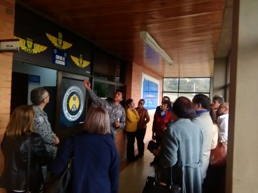 FuerzaAereaCol's tweet photo. #EnDesarrollo Veteranos suboficiales de la @FuerzaAereaCol evocan sus años de gloria prestando un gran servicio al país, durante encuentro realizado en #Esufa #Asurfac https://t.co/pRMfgdrYaE
