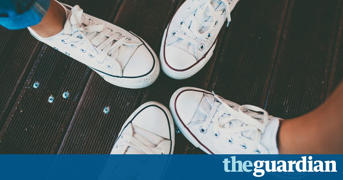 Check out these sustainable footwear brands 👟 to leave a greener footprint 💚👣. "it is possible to find shoes that don’t cost the Earth" bit.ly/2Bbm8P4 @V_E_J_A <a href="/Po_Zu/">Po-Zu Shoes</a> @NAEVEGAN <a href="/Indosole/">Indosole</a>