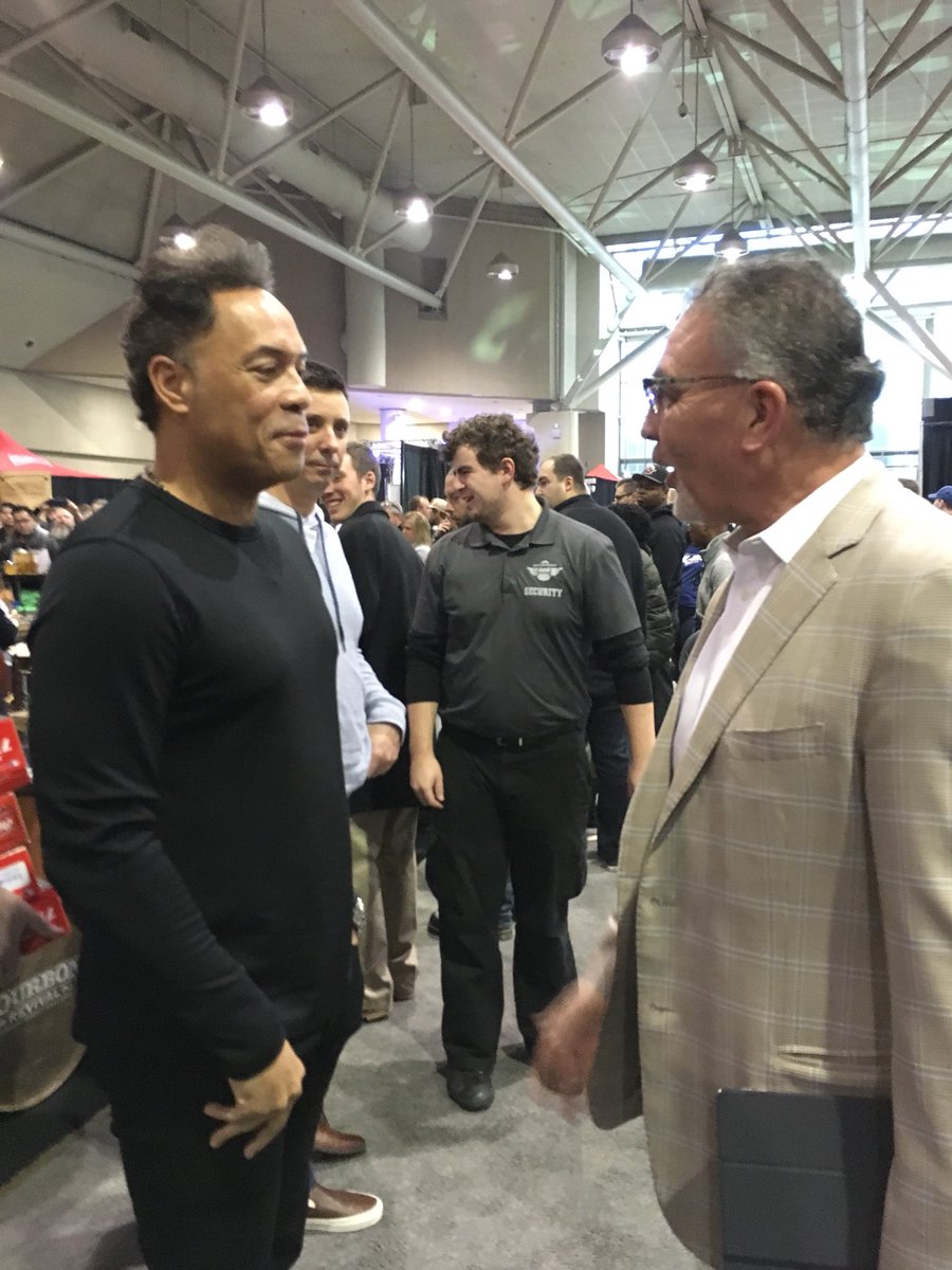 PreferredMen's tweet photo. Got a chance to reconnect with one of the greatest ball players @Robbiealomar at the @GentlemensExpo today. He was in an issue of Preferred Magazine in 2009! He did a talk with @JoeCarter_29 - Great stuff! ⚾️ #robertoalomar #baseball #joecarter #legends #preferredmagazine https://t.co/x8bgoWuIO2