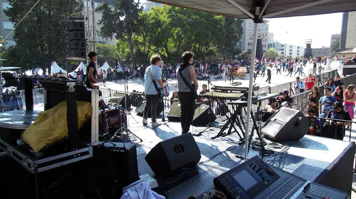NAlianzaCDMX's tweet photo. Arrancando el #SextaFest en el Monumento a la Revolución con #Retorno3. ¡Acompáñanos a rockear por una CDMX sexualmente responsable y libre de violencia contra las mujeres! https://t.co/Y0E4Cau5sH