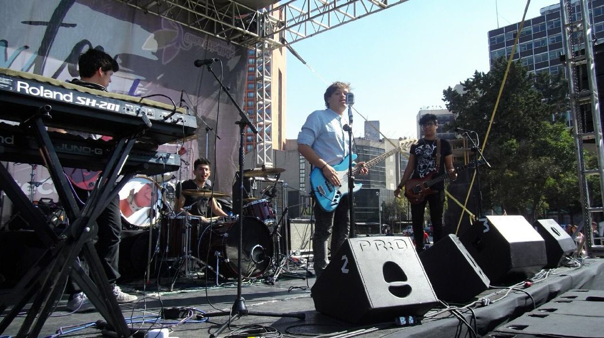 NAlianzaCDMX's tweet photo. Arrancando el #SextaFest en el Monumento a la Revolución con #Retorno3. ¡Acompáñanos a rockear por una CDMX sexualmente responsable y libre de violencia contra las mujeres! https://t.co/Y0E4Cau5sH