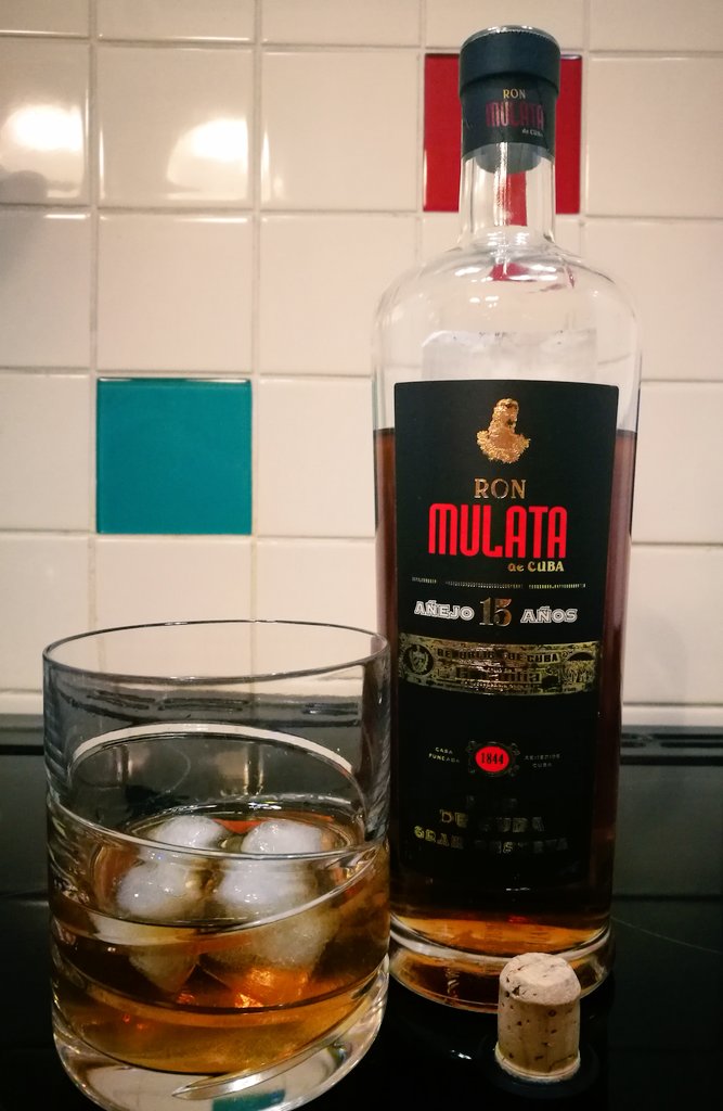 Time for a luxurious <a href="/RonMulataUK/">Ron Mulata de Cuba</a> 15 year old a tip top #Rum one to search out 😀