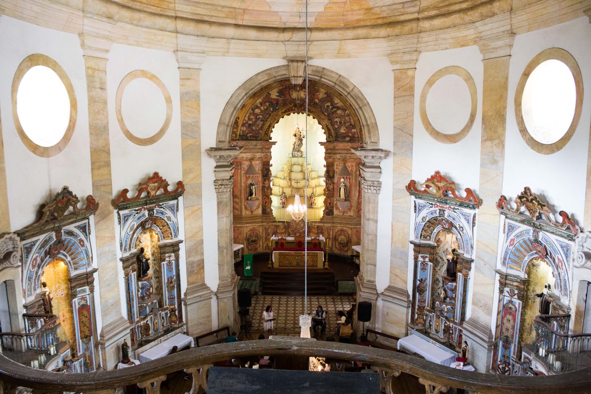 forumdasletras's tweet photo. A Igreja do Rosário recebeu hoje, na programação do Fórum das Letras, a Missa do Envio, com poemas de Simone Andrade Neves e música de Chiquinho de Assis. 📣📖🎶 #ForumdasLetras2017 #SentimentoDoMundo #PoesiaComoAntidoto 📷 Samuel Consentino https://t.co/oXA8quPlex