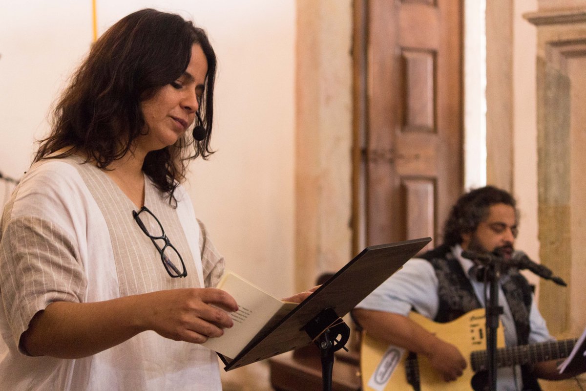 forumdasletras's tweet photo. A Igreja do Rosário recebeu hoje, na programação do Fórum das Letras, a Missa do Envio, com poemas de Simone Andrade Neves e música de Chiquinho de Assis. 📣📖🎶 #ForumdasLetras2017 #SentimentoDoMundo #PoesiaComoAntidoto 📷 Samuel Consentino https://t.co/oXA8quPlex