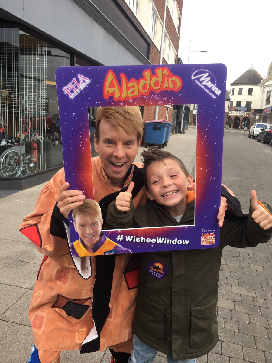realityrecoding's tweet photo. @MarinaTheatre1 so much fun meeting #wisheewindow today outside the theatre, looking forward to watching Aladdin mad panton fun! https://t.co/7sPUSjaapj
