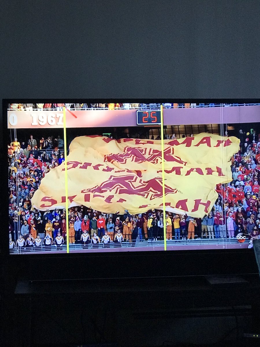 NP_Thatch's tweet photo. Time for an upset! #RowTheBoat #SkiUMah #MNvsWI https://t.co/aBGtX3ZWKH