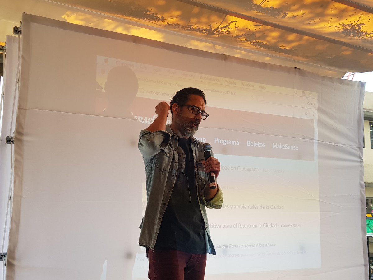 lfcastillon's tweet photo. PROVOCACIÓN cívica con Arturo Hernandez, formato de humor y sarcasmo para crear conciencia social. **bajen el app de supercívicos ** @MakeSenseMexico #SenseCampMx https://t.co/h2a3AI4kxw