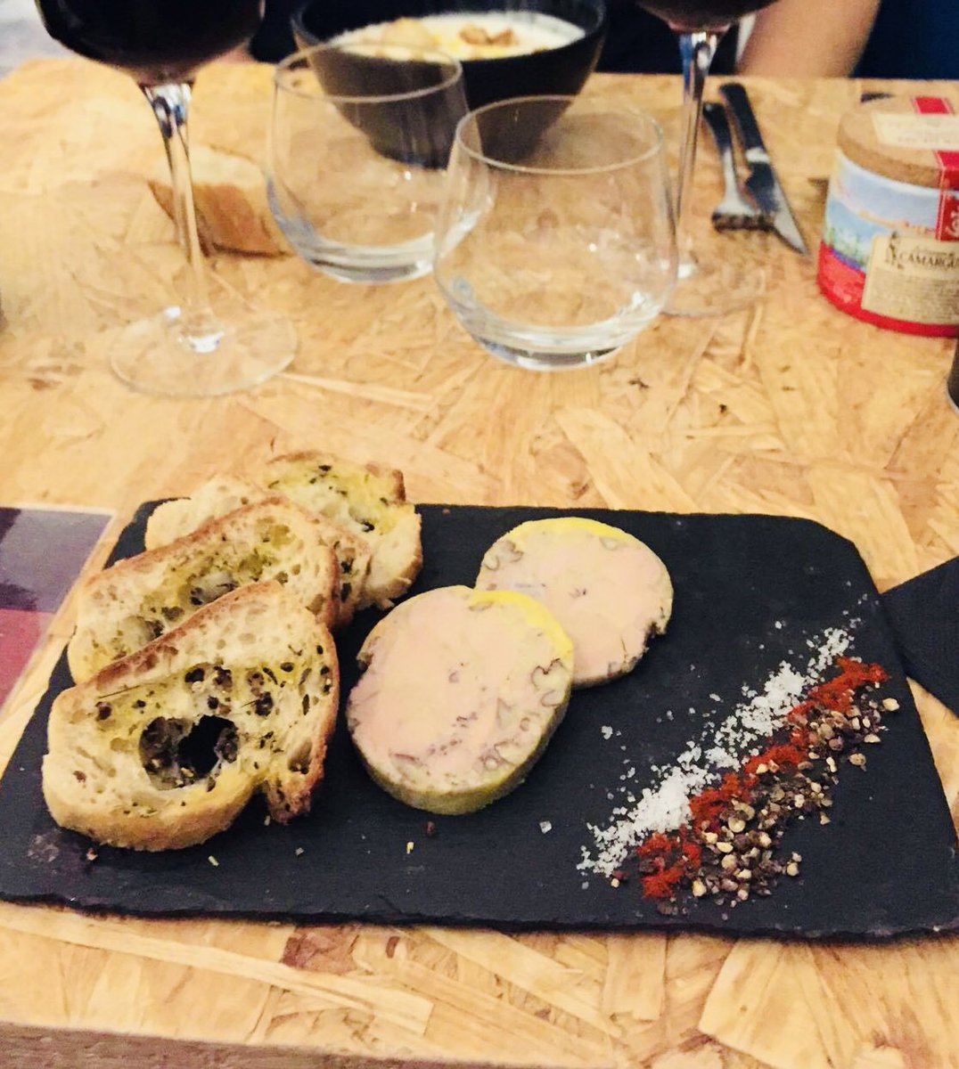 AtelierStRoch's tweet photo. Venez découvrir notre nouvelle carte de fin d’année !!! Vous avez la possibilité aussi de privatiser une de nos salles ou le restaurant entier en fonction évidemment des disponibilités !!! @AtelierStRoch 
#1ruedesteissiers #montpellier #vins #restaurant #produitsfrais #languedoc https://t.co/l5UlA9haJM