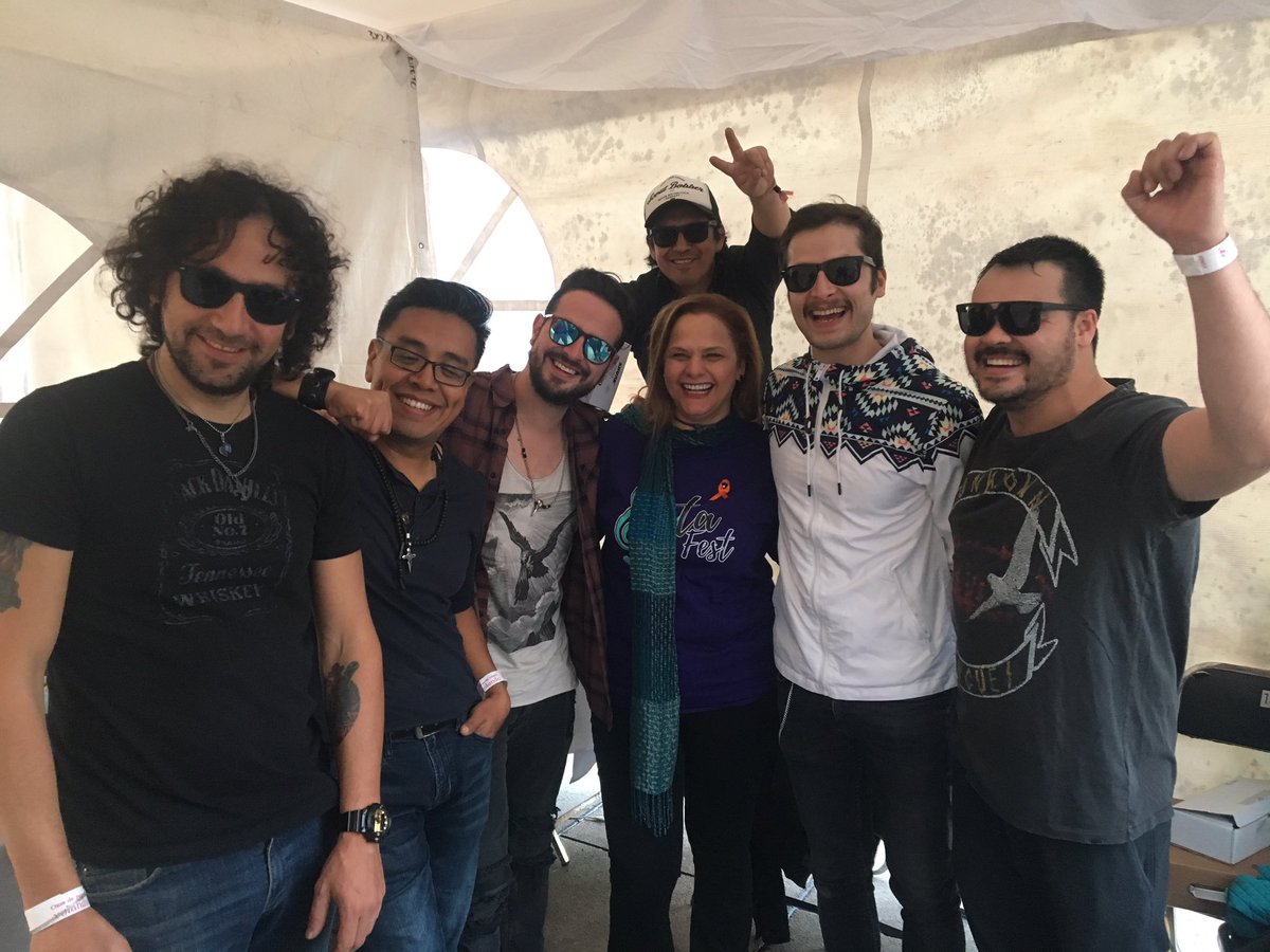 Dora_Talamante's tweet photo. ¡ Y al final del #SextaFest no pude dejar pasar mi foto con @losdaniels ! Súper ambiente, gracias por todo! https://t.co/haf6svnQGV