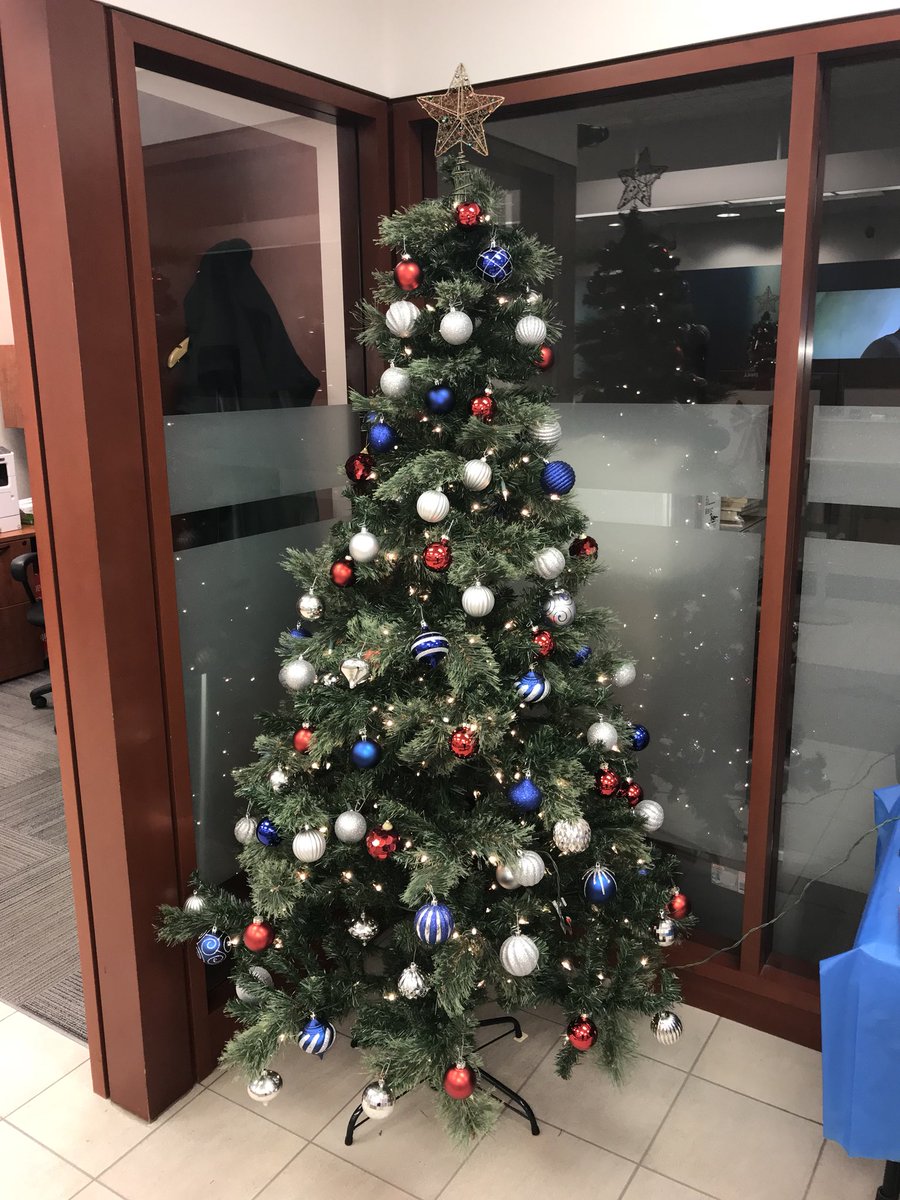 jessyousef's tweet photo. Vaudreuil Branch is feeling the Holiday Spirit 🎄🎅🏼☃️ #BMO200 https://t.co/jmzh8tCk3v