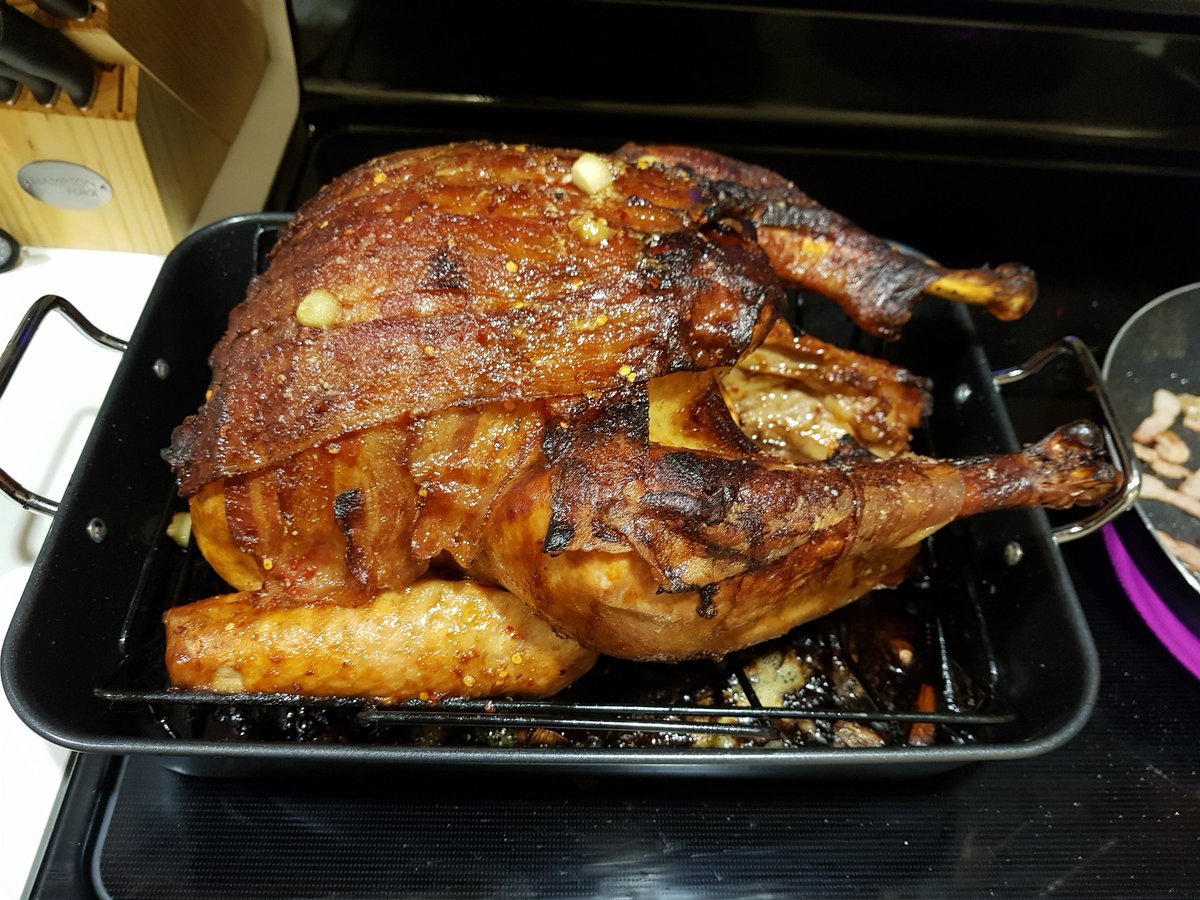 danielhoangCCG's tweet photo. @GordonRamsay #ShowMeYourBird #Thanksgiving #ratemyfood
Marinated with fish sauce, soy sauce, lemon juice, zest, red pepper flake, cayene, paprika, garlic, black pepper, salt, brown sugar, siracha and honey.
Glazed and basted with garlic butter and marinate mixture. Bacon covered https://t.co/hQU1ltXcfz