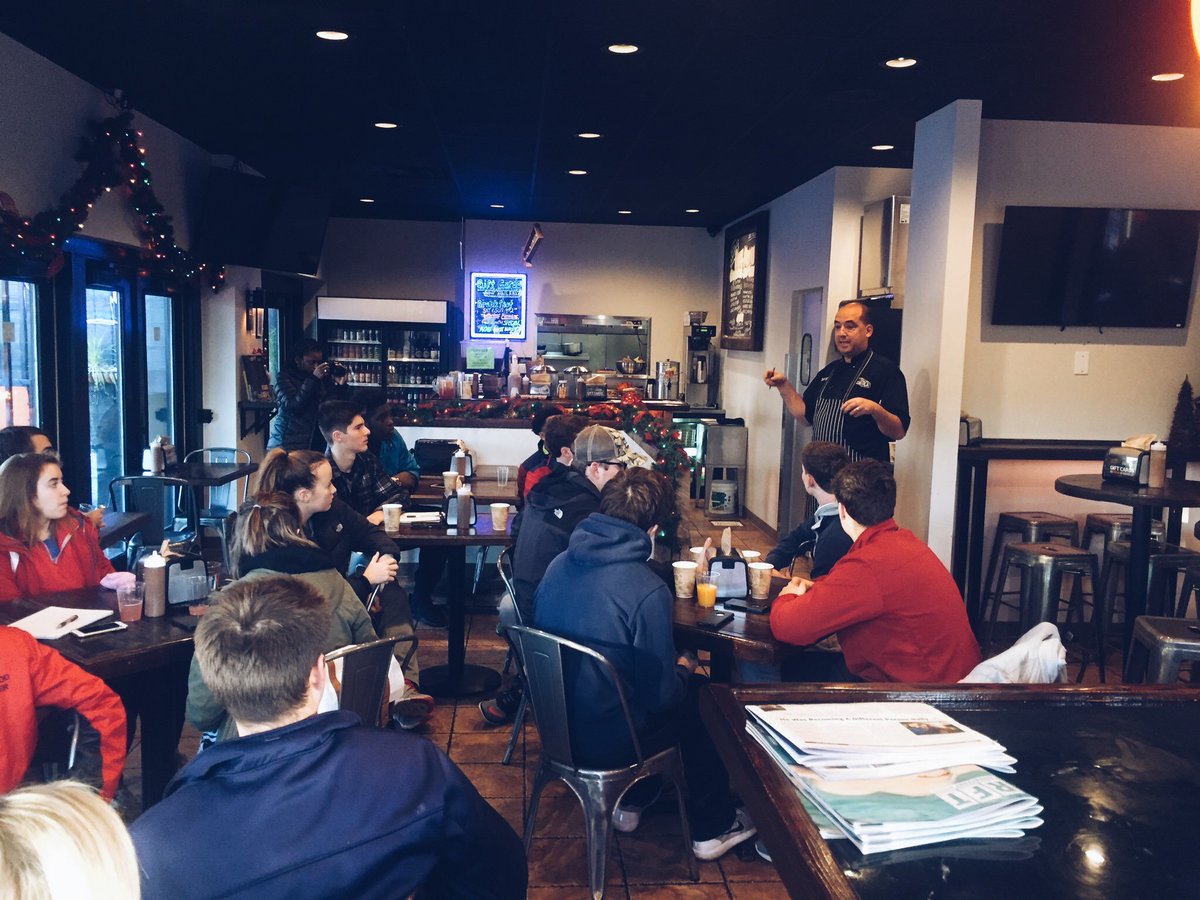 Clubtacostl's tweet photo. #ClubTaco always makes the community a priority. Stop by today to help support your local business. #SmallBusinessSaturday https://t.co/o4qaI3pfQx