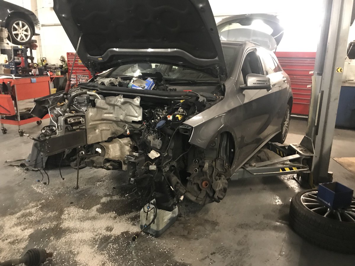 DronsfieldLee's tweet image. More engine jobs this week @dronsfields #enginefail #checkyourlevels #mercedes #Recycle #greenparts