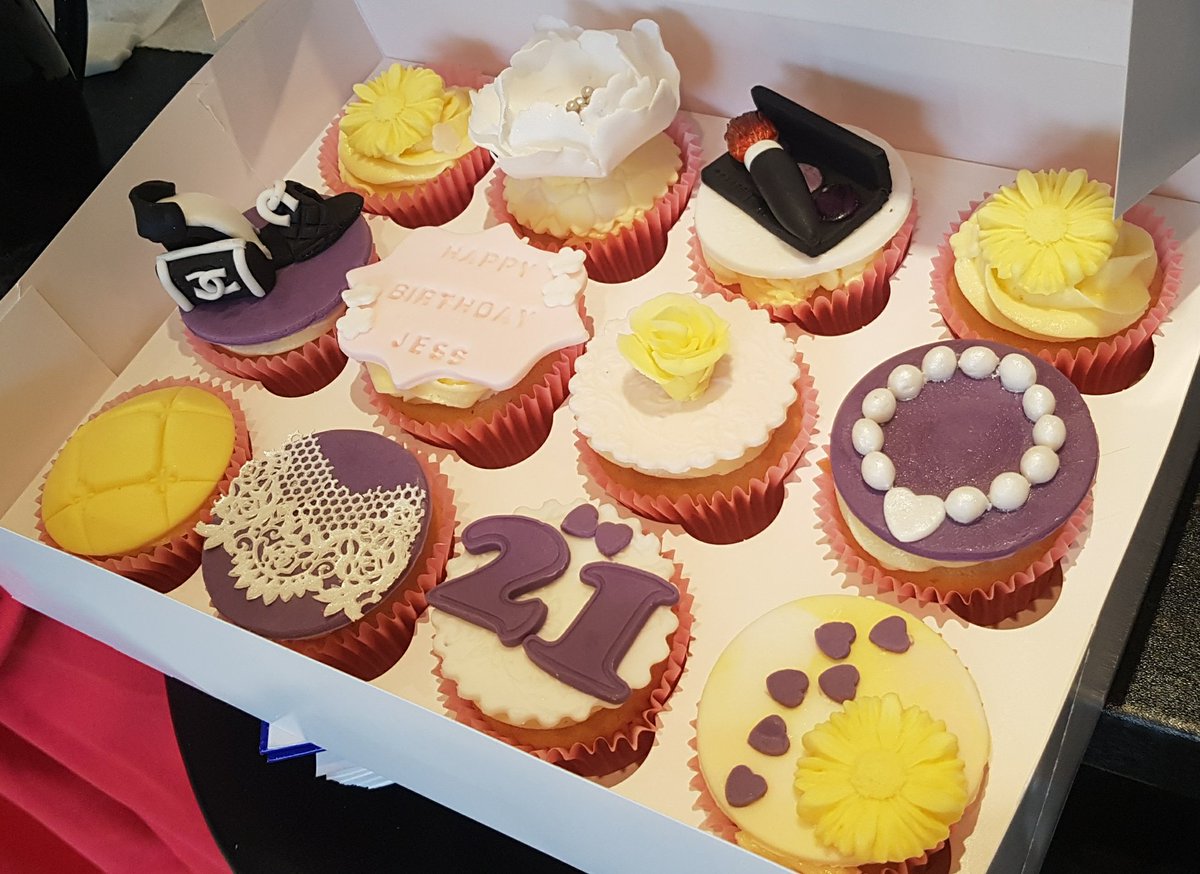 CakesOldham's tweet photo. #birthdaycupcakes #21stbirthday #cakesoldham #northwestuk #cakesmanchester #Cakesandcupcakes #Manchester #SmallBusinessSaturday https://t.co/sV3qbvraXn