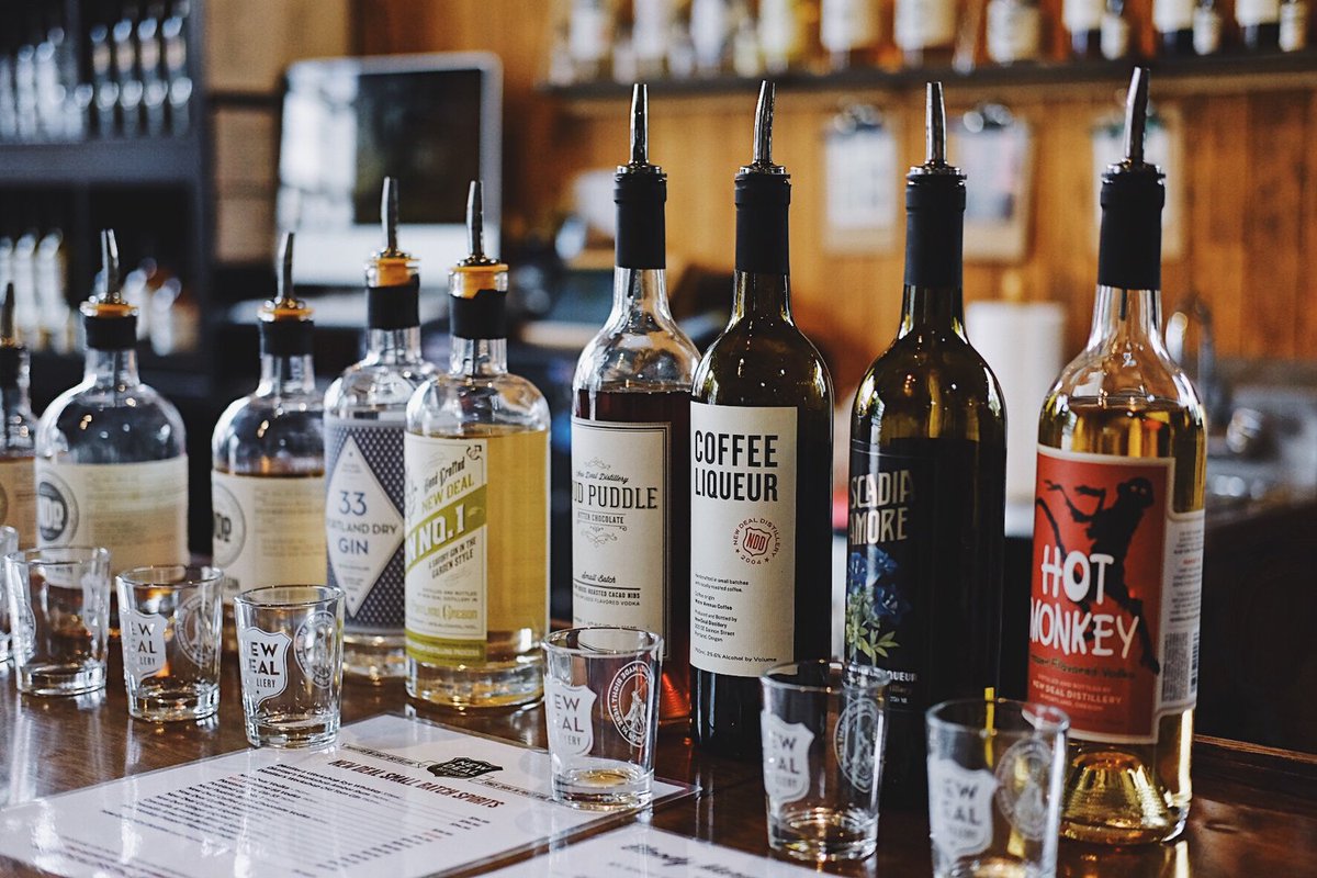Tired of shopping? Family in town? Stop by our Tasting Room this weekend and lift your Holiday Spirits! Noon-6pm #pdxnow #pdxevents #fun